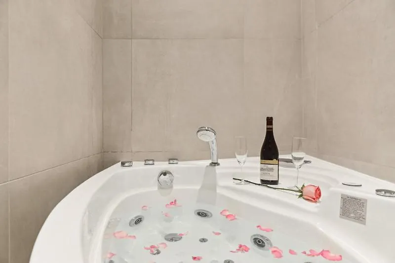 Lavie Maison Ac And Hot Tub Close Arc De Triomphe Paříž Apartmán